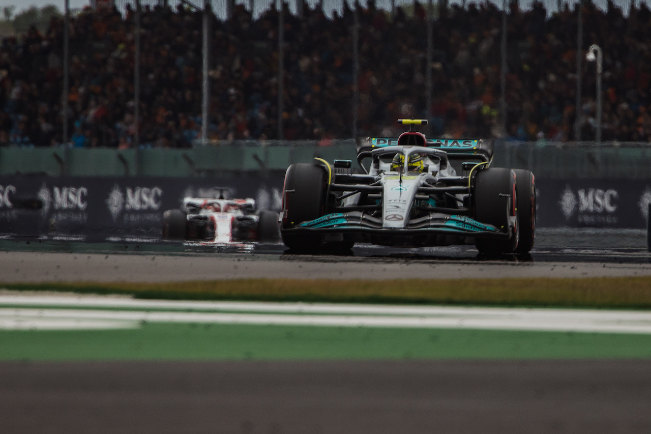 GP GRAN BRETAGNA, Lewis Hamilton (GBR) Mercedes AMG F1 W13.
02.07.2022. Formula 1 World Championship, Rd 10, British Grand Prix, Silverstone, England, Qualifiche Day.
- www.xpbimages.com, EMail: requests@xpbimages.com © Copyright: Bearne / XPB Images
