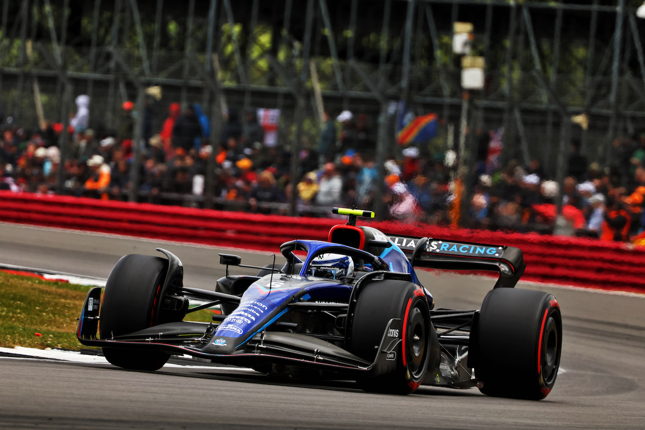 GP GRAN BRETAGNA, Nicholas Latifi (CDN) Williams Racing FW44.
02.07.2022. Formula 1 World Championship, Rd 10, British Grand Prix, Silverstone, England, Qualifiche Day.
- www.xpbimages.com, EMail: requests@xpbimages.com © Copyright: Batchelor / XPB Images