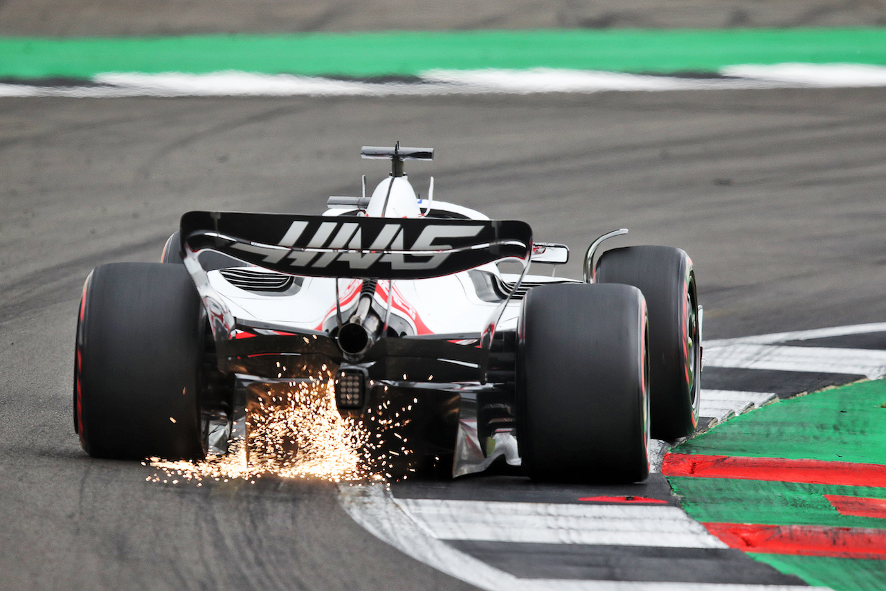 GP GRAN BRETAGNA, Kevin Magnussen (DEN) Haas VF-22.
02.07.2022. Formula 1 World Championship, Rd 10, British Grand Prix, Silverstone, England, Qualifiche Day.
 - www.xpbimages.com, EMail: requests@xpbimages.com © Copyright: Coates / XPB Images