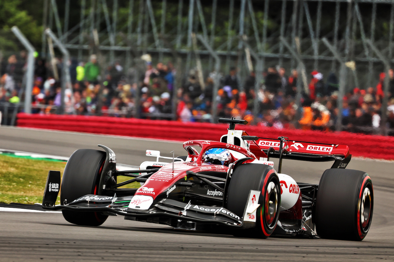 GP GRAN BRETAGNA, Valtteri Bottas (FIN) Alfa Romeo F1 Team C42.
02.07.2022. Formula 1 World Championship, Rd 10, British Grand Prix, Silverstone, England, Qualifiche Day.
- www.xpbimages.com, EMail: requests@xpbimages.com © Copyright: Batchelor / XPB Images