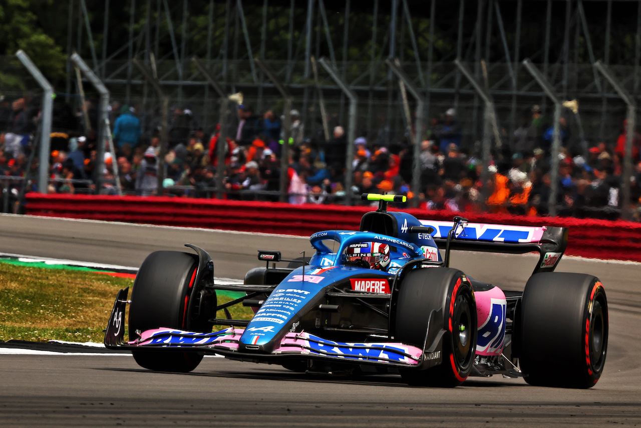 GP GRAN BRETAGNA, Esteban Ocon (FRA) Alpine F1 Team A522.
02.07.2022. Formula 1 World Championship, Rd 10, British Grand Prix, Silverstone, England, Qualifiche Day.
- www.xpbimages.com, EMail: requests@xpbimages.com © Copyright: Batchelor / XPB Images