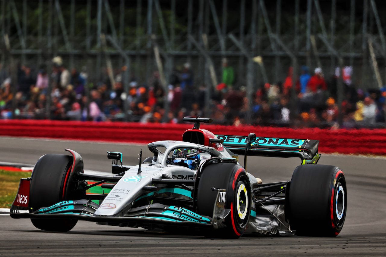 GP GRAN BRETAGNA, George Russell (GBR) Mercedes AMG F1 W13.
02.07.2022. Formula 1 World Championship, Rd 10, British Grand Prix, Silverstone, England, Qualifiche Day.
- www.xpbimages.com, EMail: requests@xpbimages.com © Copyright: Batchelor / XPB Images