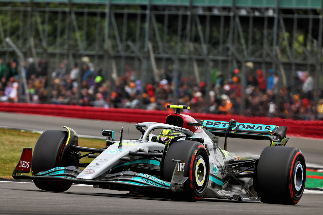 GP GRAN BRETAGNA, Lewis Hamilton (GBR) Mercedes AMG F1 W13.
02.07.2022. Formula 1 World Championship, Rd 10, British Grand Prix, Silverstone, England, Qualifiche Day.
- www.xpbimages.com, EMail: requests@xpbimages.com © Copyright: Batchelor / XPB Images