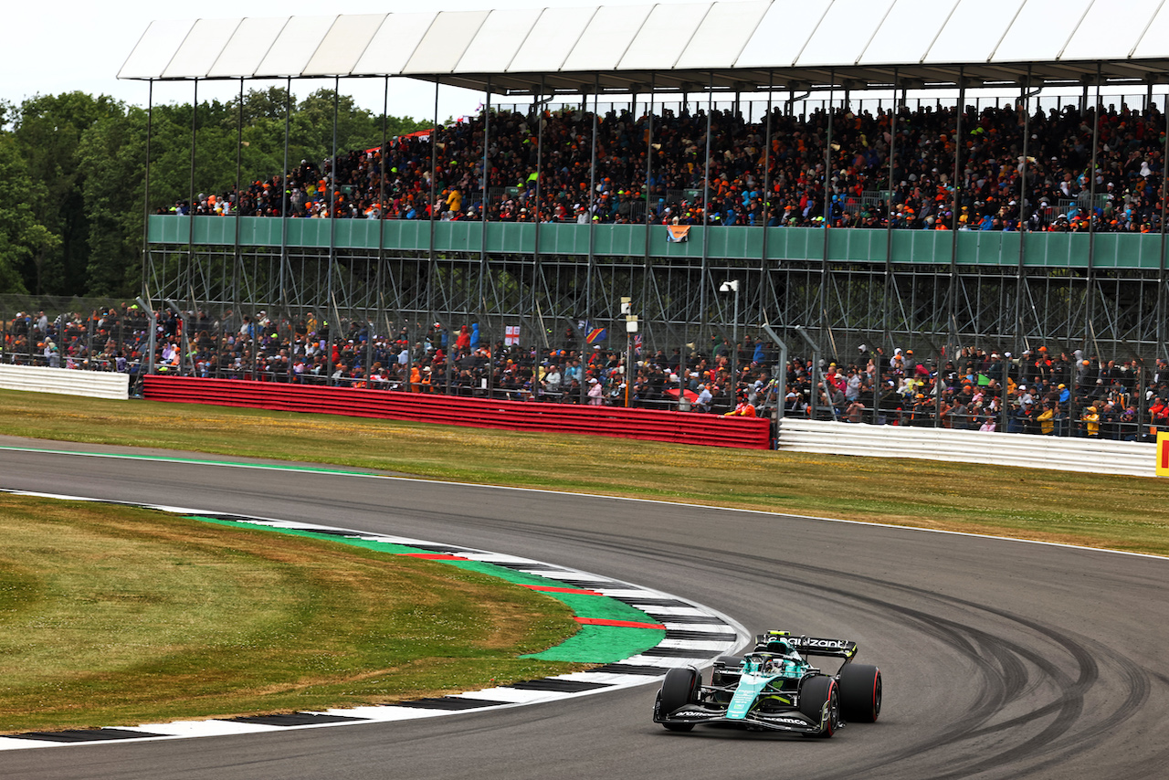 GP GRAN BRETAGNA, Sebastian Vettel (GER) Aston Martin F1 Team AMR22.
02.07.2022. Formula 1 World Championship, Rd 10, British Grand Prix, Silverstone, England, Qualifiche Day.
- www.xpbimages.com, EMail: requests@xpbimages.com © Copyright: Batchelor / XPB Images