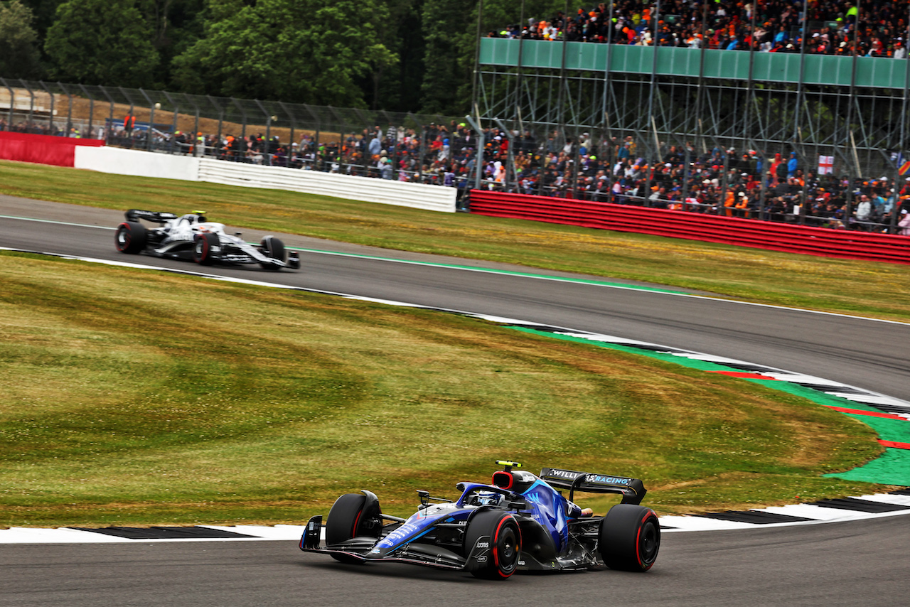 GP GRAN BRETAGNA, Nicholas Latifi (CDN) Williams Racing FW44.
02.07.2022. Formula 1 World Championship, Rd 10, British Grand Prix, Silverstone, England, Qualifiche Day.
- www.xpbimages.com, EMail: requests@xpbimages.com © Copyright: Batchelor / XPB Images
