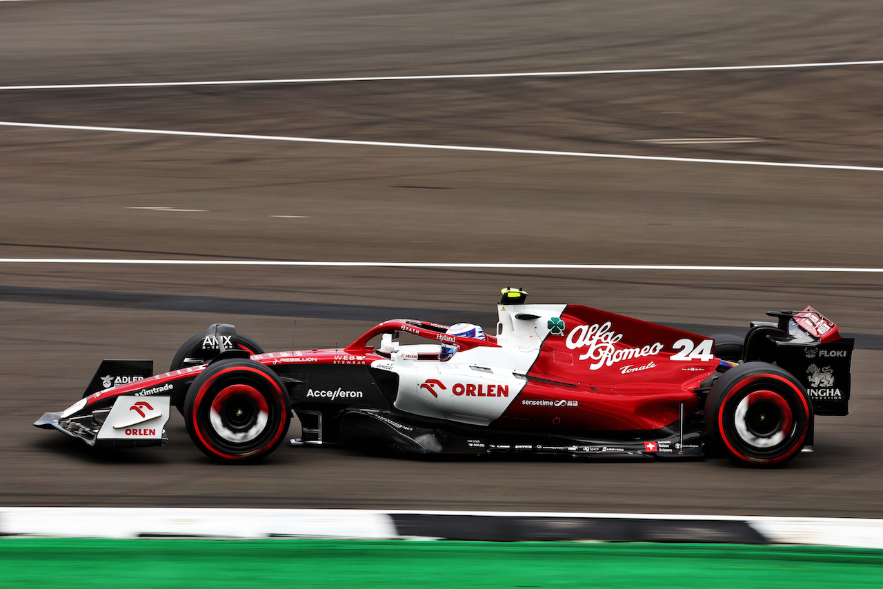 GP GRAN BRETAGNA, Guanyu Zhou (CHN) Alfa Romeo F1 Team C42.
02.07.2022. Formula 1 World Championship, Rd 10, British Grand Prix, Silverstone, England, Qualifiche Day.
- www.xpbimages.com, EMail: requests@xpbimages.com © Copyright: Batchelor / XPB Images