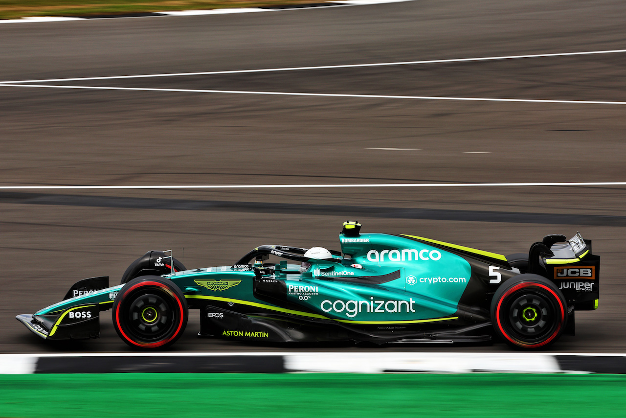 GP GRAN BRETAGNA, Sebastian Vettel (GER) Aston Martin F1 Team AMR22.
02.07.2022. Formula 1 World Championship, Rd 10, British Grand Prix, Silverstone, England, Qualifiche Day.
- www.xpbimages.com, EMail: requests@xpbimages.com © Copyright: Batchelor / XPB Images