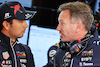 GP GRAN BRETAGNA, (L to R): Sergio Perez (MEX) Red Bull Racing e Christian Horner (GBR) Red Bull Racing Team Principal.
02.07.2022. Formula 1 World Championship, Rd 10, British Grand Prix, Silverstone, England, Qualifiche Day.
- www.xpbimages.com, EMail: requests@xpbimages.com © Copyright: Davenport / XPB Images