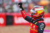 GP GRAN BRETAGNA, Carlos Sainz Jr (ESP) Ferrari celebrates his pole position in qualifying parc ferme.
02.07.2022. Formula 1 World Championship, Rd 10, British Grand Prix, Silverstone, England, Qualifiche Day.
- www.xpbimages.com, EMail: requests@xpbimages.com © Copyright: Moy / XPB Images