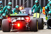 GP GRAN BRETAGNA, Lance Stroll (CDN) Aston Martin F1 Team AMR22 practices a pit stop.
02.07.2022. Formula 1 World Championship, Rd 10, British Grand Prix, Silverstone, England, Qualifiche Day.
- www.xpbimages.com, EMail: requests@xpbimages.com © Copyright: Davenport / XPB Images