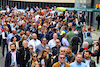 GP GRAN BRETAGNA, Circuit Atmosfera - fans in the pits.
02.07.2022. Formula 1 World Championship, Rd 10, British Grand Prix, Silverstone, England, Qualifiche Day.
- www.xpbimages.com, EMail: requests@xpbimages.com © Copyright: Moy / XPB Images