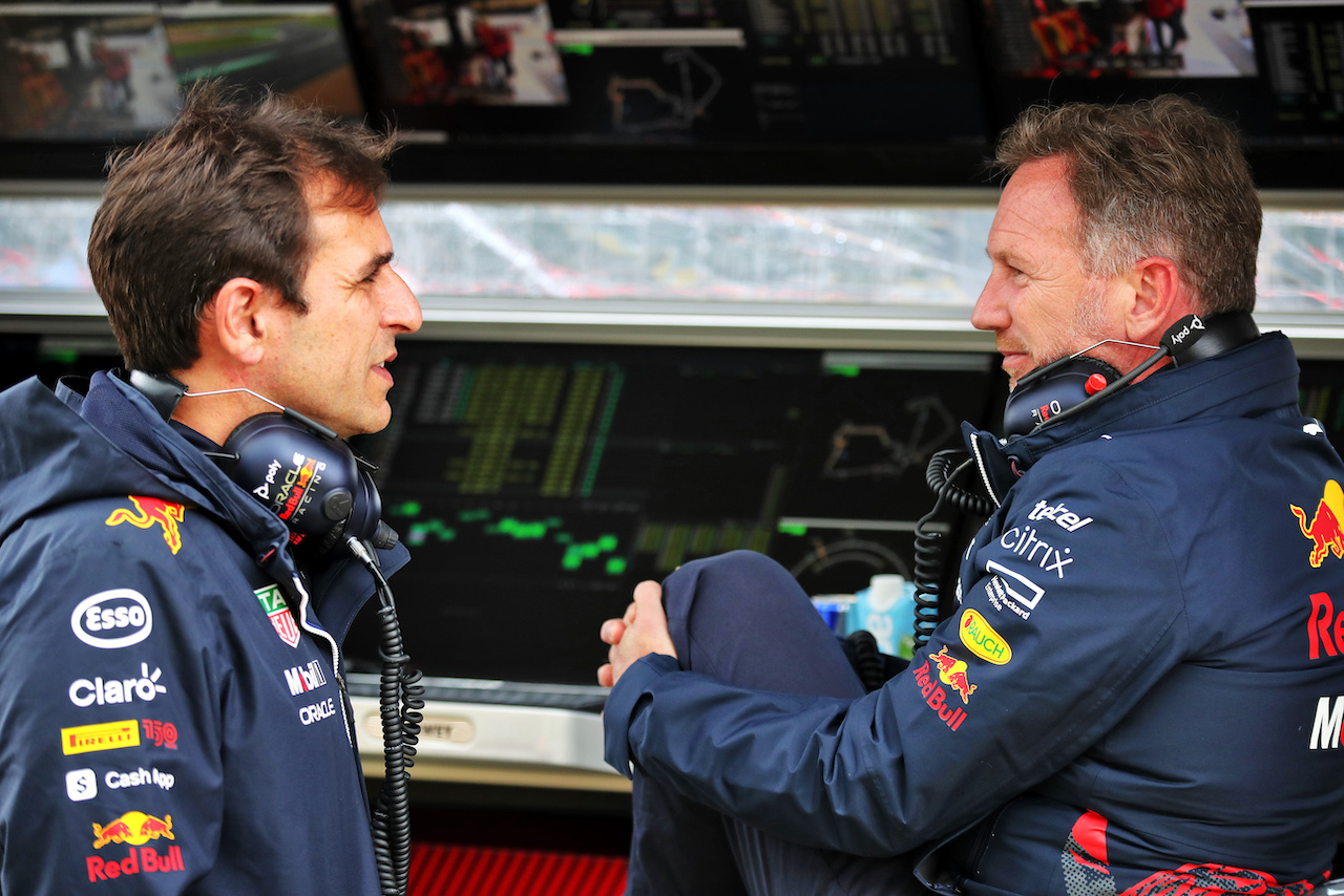 GP GRAN BRETAGNA, (L to R): Pierre Wache (FRA) Red Bull Racing Technical Director with Christian Horner (GBR) Red Bull Racing Team Principal.
01.07.2022. Formula 1 World Championship, Rd 10, British Grand Prix, Silverstone, England, Practice Day.
 - www.xpbimages.com, EMail: requests@xpbimages.com © Copyright: Coates / XPB Images