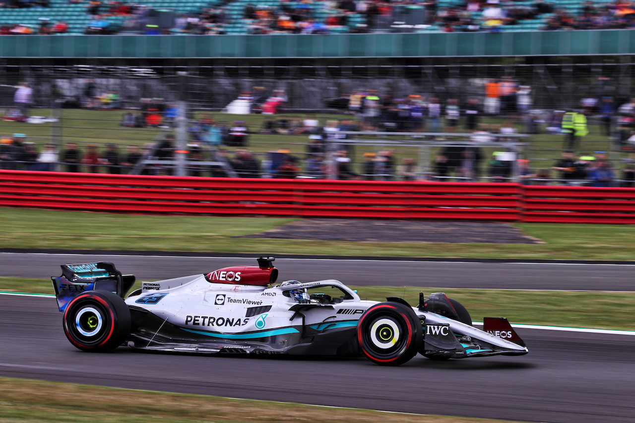 GP GRAN BRETAGNA, George Russell (GBR) Mercedes AMG F1 W13.
01.07.2022. Formula 1 World Championship, Rd 10, British Grand Prix, Silverstone, England, Practice Day.
- www.xpbimages.com, EMail: requests@xpbimages.com © Copyright: Moy / XPB Images