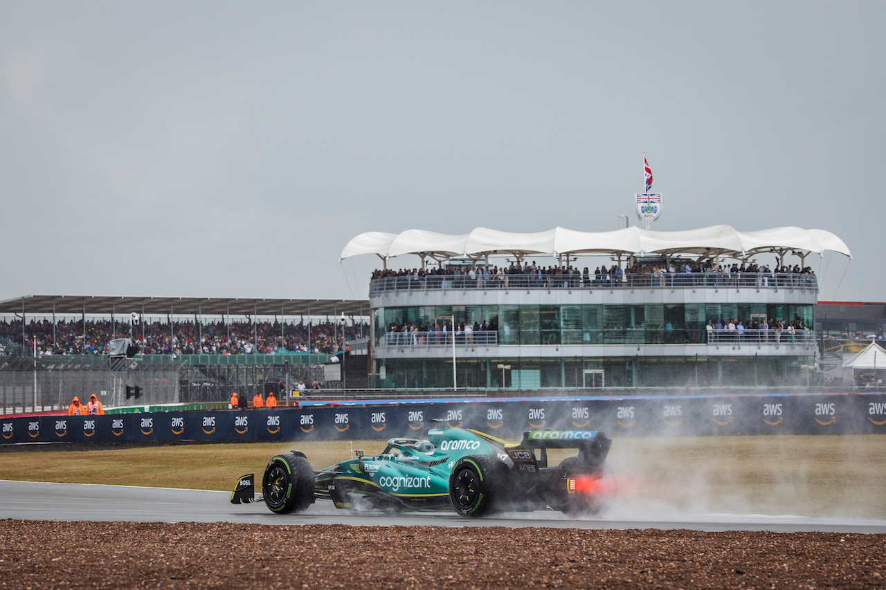 GP GRAN BRETAGNA, Lance Stroll (CDN) Aston Martin F1 Team AMR22.
01.07.2022. Formula 1 World Championship, Rd 10, British Grand Prix, Silverstone, England, Practice Day.
- www.xpbimages.com, EMail: requests@xpbimages.com © Copyright: Bearne / XPB Images