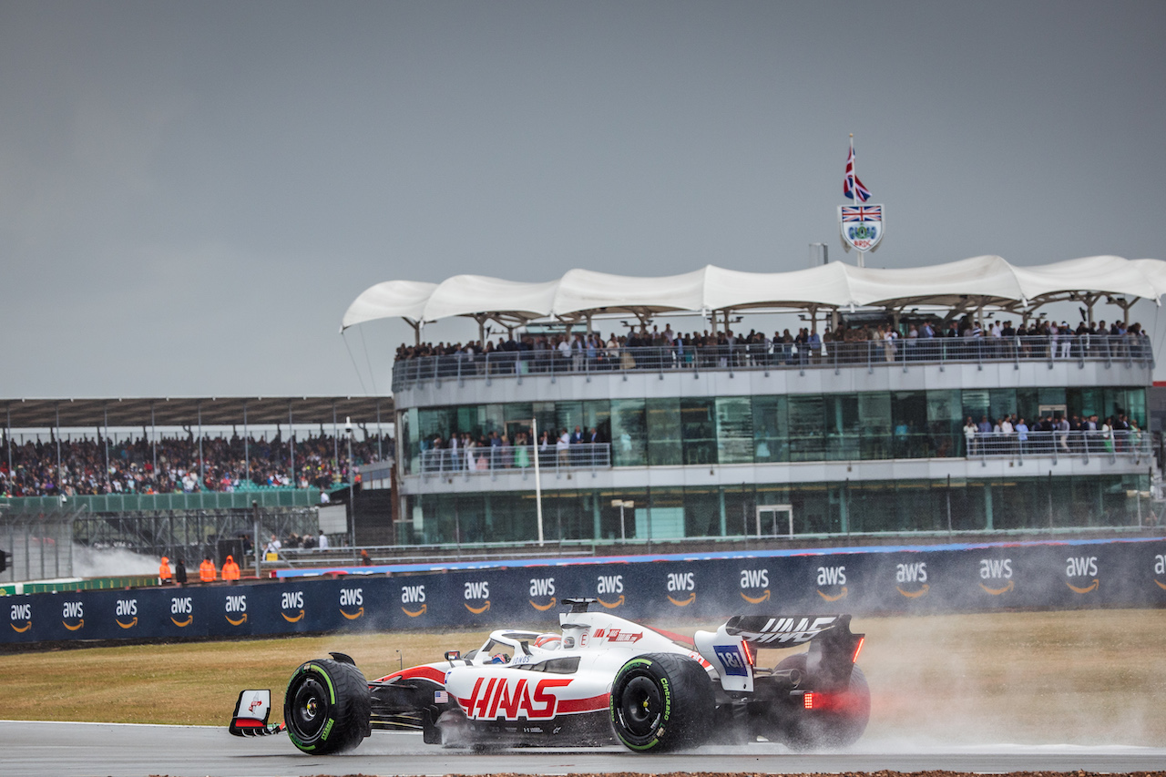 GP GRAN BRETAGNA, Kevin Magnussen (DEN) Haas VF-22.
01.07.2022. Formula 1 World Championship, Rd 10, British Grand Prix, Silverstone, England, Practice Day.
- www.xpbimages.com, EMail: requests@xpbimages.com © Copyright: Bearne / XPB Images