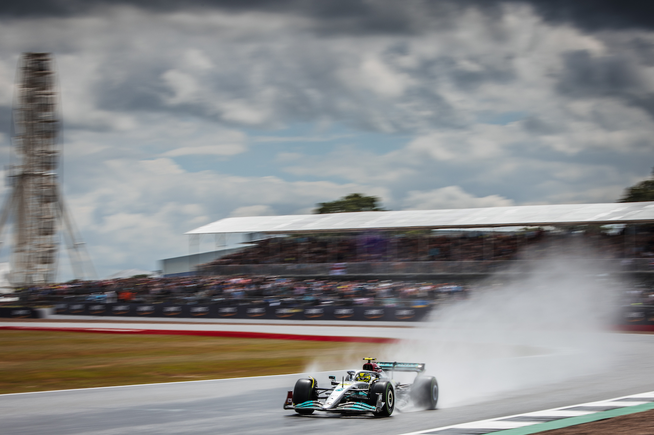 GP GRAN BRETAGNA, Lewis Hamilton (GBR) Mercedes AMG F1 W13.
01.07.2022. Formula 1 World Championship, Rd 10, British Grand Prix, Silverstone, England, Practice Day.
- www.xpbimages.com, EMail: requests@xpbimages.com © Copyright: Bearne / XPB Images
