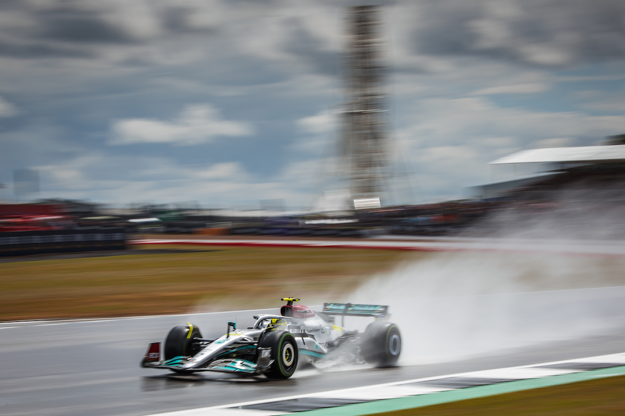 GP GRAN BRETAGNA, Lewis Hamilton (GBR) Mercedes AMG F1 W13.
01.07.2022. Formula 1 World Championship, Rd 10, British Grand Prix, Silverstone, England, Practice Day.
- www.xpbimages.com, EMail: requests@xpbimages.com © Copyright: Bearne / XPB Images