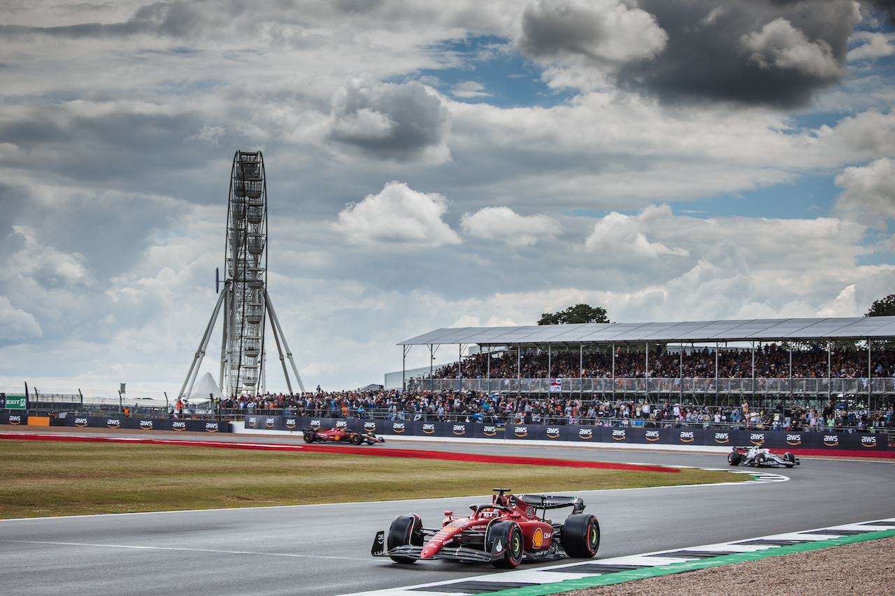 GP GRAN BRETAGNA, Charles Leclerc (MON) Ferrari F1-75.
01.07.2022. Formula 1 World Championship, Rd 10, British Grand Prix, Silverstone, England, Practice Day.
- www.xpbimages.com, EMail: requests@xpbimages.com © Copyright: Bearne / XPB Images