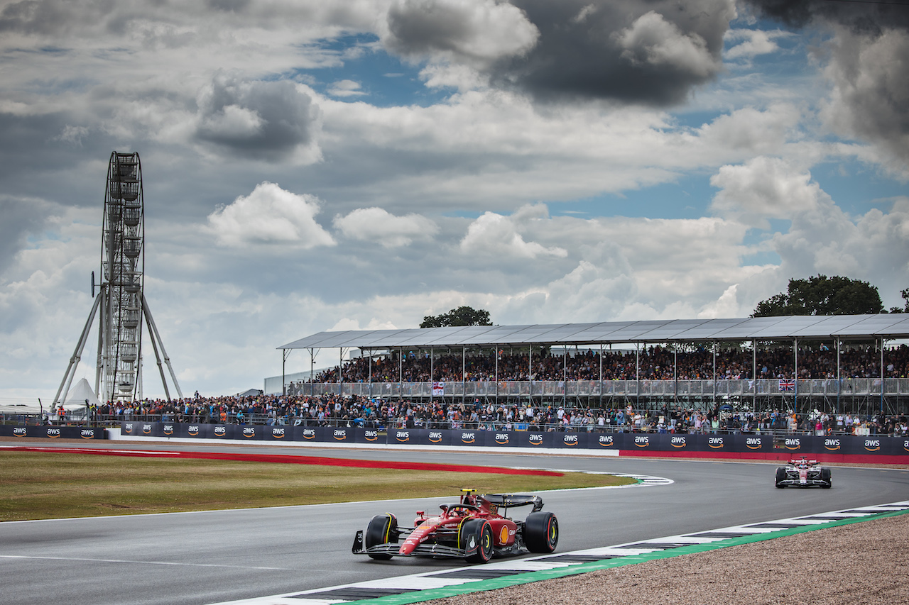 GP GRAN BRETAGNA, Carlos Sainz Jr (ESP) Ferrari F1-75.
01.07.2022. Formula 1 World Championship, Rd 10, British Grand Prix, Silverstone, England, Practice Day.
- www.xpbimages.com, EMail: requests@xpbimages.com © Copyright: Bearne / XPB Images
