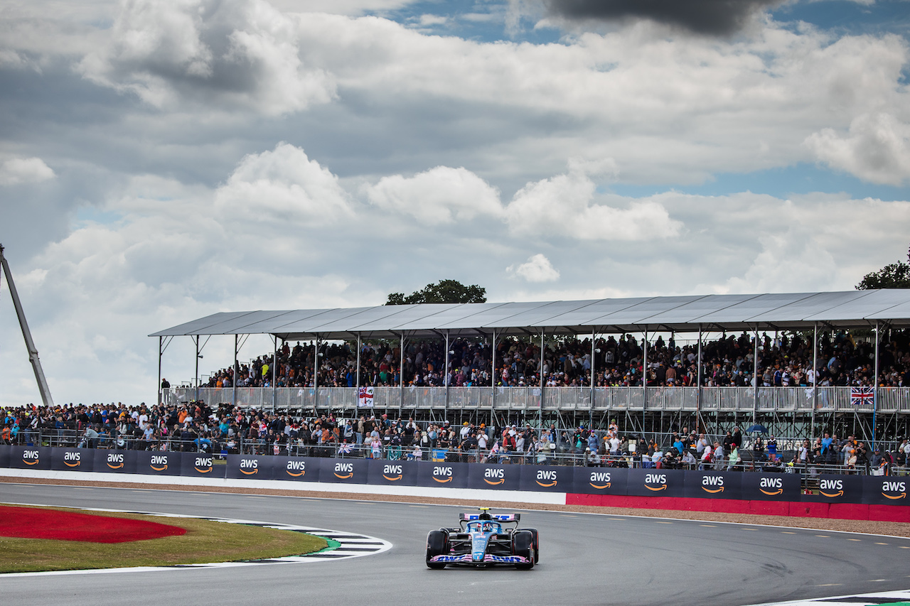 GP GRAN BRETAGNA, Esteban Ocon (FRA) Alpine F1 Team A522.
01.07.2022. Formula 1 World Championship, Rd 10, British Grand Prix, Silverstone, England, Practice Day.
- www.xpbimages.com, EMail: requests@xpbimages.com © Copyright: Bearne / XPB Images