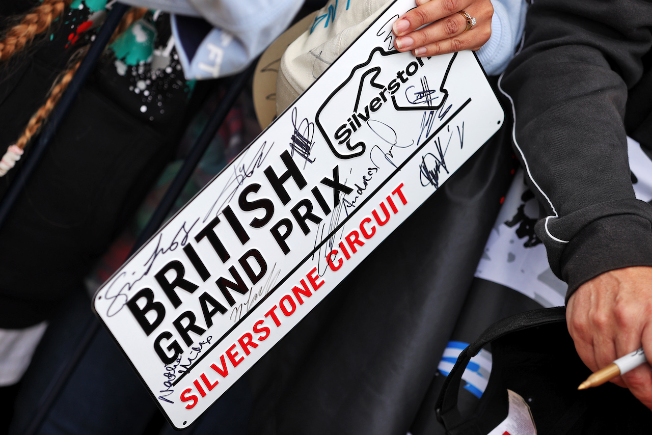 GP GRAN BRETAGNA, Circuit Atmosfera - fans.
01.07.2022. Formula 1 World Championship, Rd 10, British Grand Prix, Silverstone, England, Practice Day.
- www.xpbimages.com, EMail: requests@xpbimages.com © Copyright: Moy / XPB Images