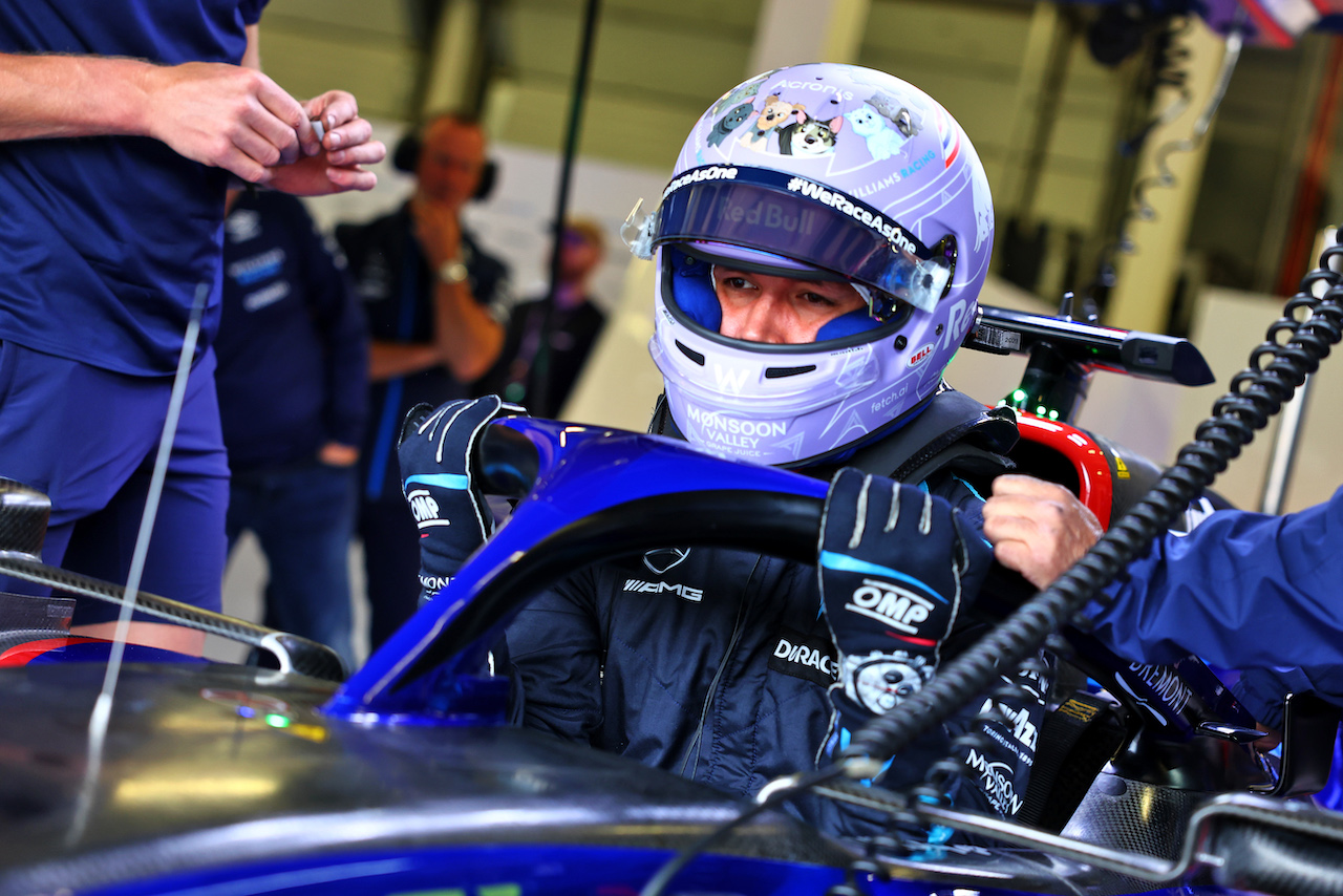GP GRAN BRETAGNA, Alexander Albon (THA) Williams Racing FW44.
01.07.2022. Formula 1 World Championship, Rd 10, British Grand Prix, Silverstone, England, Practice Day.
- www.xpbimages.com, EMail: requests@xpbimages.com © Copyright: Batchelor / XPB Images