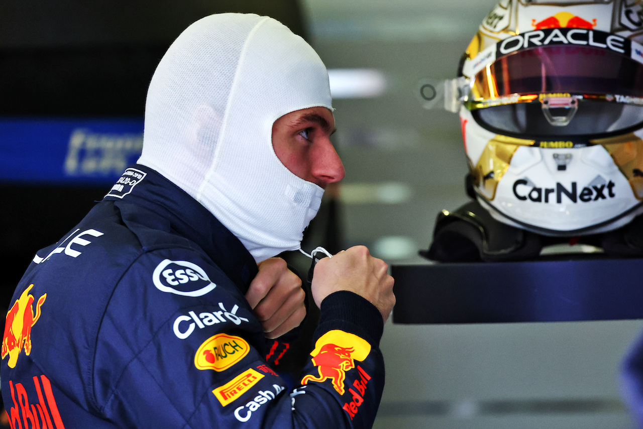 GP GRAN BRETAGNA, Max Verstappen (NLD) Red Bull Racing.
01.07.2022. Formula 1 World Championship, Rd 10, British Grand Prix, Silverstone, England, Practice Day.
- www.xpbimages.com, EMail: requests@xpbimages.com © Copyright: Batchelor / XPB Images