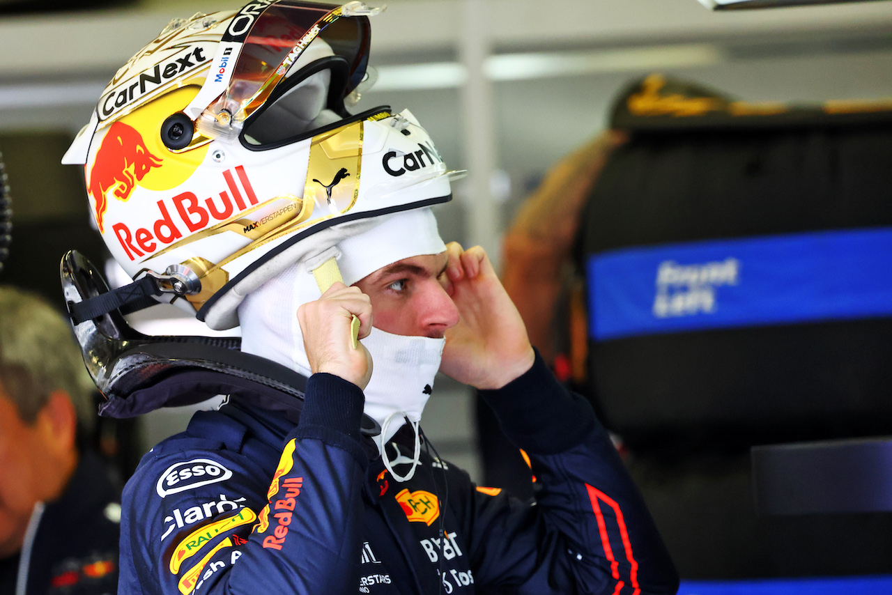 GP GRAN BRETAGNA, Max Verstappen (NLD) Red Bull Racing.
01.07.2022. Formula 1 World Championship, Rd 10, British Grand Prix, Silverstone, England, Practice Day.
- www.xpbimages.com, EMail: requests@xpbimages.com © Copyright: Batchelor / XPB Images