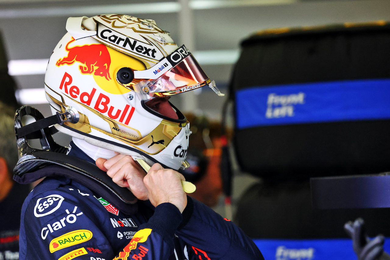 GP GRAN BRETAGNA, Max Verstappen (NLD) Red Bull Racing.
01.07.2022. Formula 1 World Championship, Rd 10, British Grand Prix, Silverstone, England, Practice Day.
- www.xpbimages.com, EMail: requests@xpbimages.com © Copyright: Batchelor / XPB Images