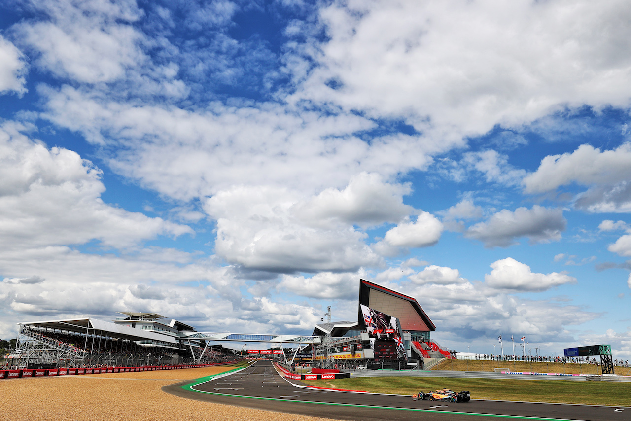 GP GRAN BRETAGNA, Daniel Ricciardo (AUS) McLaren MCL36.
01.07.2022. Formula 1 World Championship, Rd 10, British Grand Prix, Silverstone, England, Practice Day.
- www.xpbimages.com, EMail: requests@xpbimages.com © Copyright: Moy / XPB Images