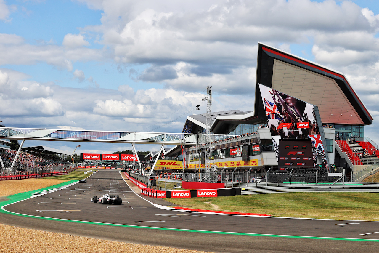 GP GRAN BRETAGNA, Kevin Magnussen (DEN) Haas VF-22.
01.07.2022. Formula 1 World Championship, Rd 10, British Grand Prix, Silverstone, England, Practice Day.
- www.xpbimages.com, EMail: requests@xpbimages.com © Copyright: Moy / XPB Images