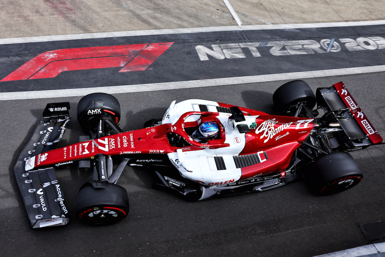 GP GRAN BRETAGNA, Valtteri Bottas (FIN) Alfa Romeo F1 Team C42.
01.07.2022. Formula 1 World Championship, Rd 10, British Grand Prix, Silverstone, England, Practice Day.
- www.xpbimages.com, EMail: requests@xpbimages.com © Copyright: Batchelor / XPB Images