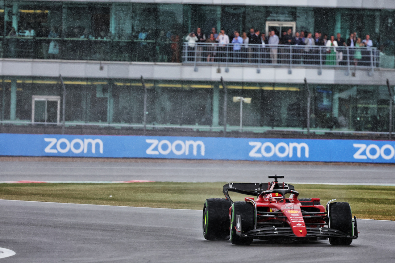 GP GRAN BRETAGNA, Charles Leclerc (MON) Ferrari F1-75.
01.07.2022. Formula 1 World Championship, Rd 10, British Grand Prix, Silverstone, England, Practice Day.
- www.xpbimages.com, EMail: requests@xpbimages.com © Copyright: Bearne / XPB Images