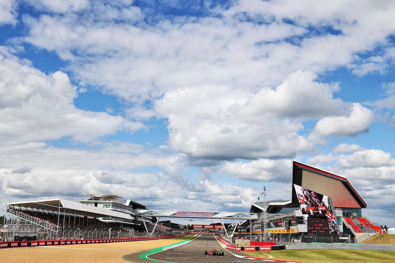 GP GRAN BRETAGNA, Charles Leclerc (MON) Ferrari F1-75.
01.07.2022. Formula 1 World Championship, Rd 10, British Grand Prix, Silverstone, England, Practice Day.
- www.xpbimages.com, EMail: requests@xpbimages.com © Copyright: Moy / XPB Images