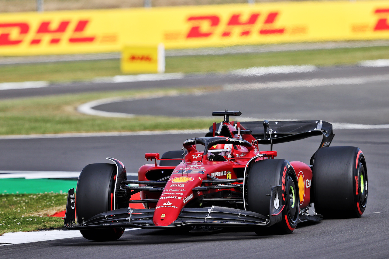 GP GRAN BRETAGNA, Charles Leclerc (MON) Ferrari F1-75.
01.07.2022. Formula 1 World Championship, Rd 10, British Grand Prix, Silverstone, England, Practice Day.
- www.xpbimages.com, EMail: requests@xpbimages.com © Copyright: Moy / XPB Images