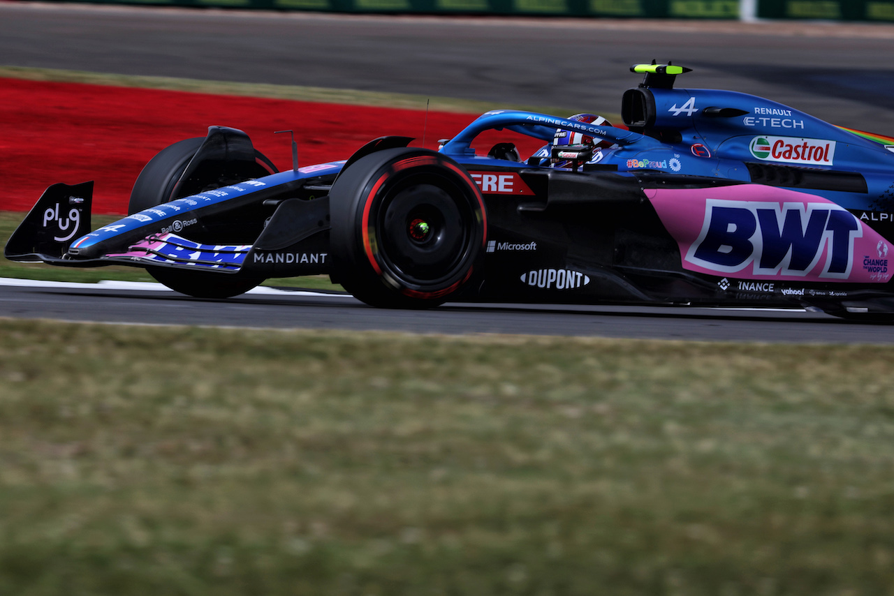 GP GRAN BRETAGNA, Esteban Ocon (FRA) Alpine F1 Team A522.
01.07.2022. Formula 1 World Championship, Rd 10, British Grand Prix, Silverstone, England, Practice Day.
- www.xpbimages.com, EMail: requests@xpbimages.com © Copyright: Bearne / XPB Images