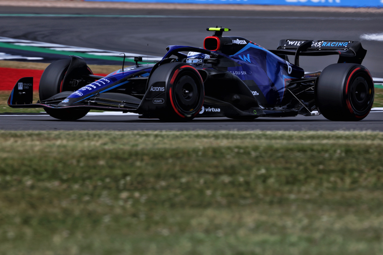 GP GRAN BRETAGNA, Nicholas Latifi (CDN) Williams Racing FW44.
01.07.2022. Formula 1 World Championship, Rd 10, British Grand Prix, Silverstone, England, Practice Day.
- www.xpbimages.com, EMail: requests@xpbimages.com © Copyright: Bearne / XPB Images