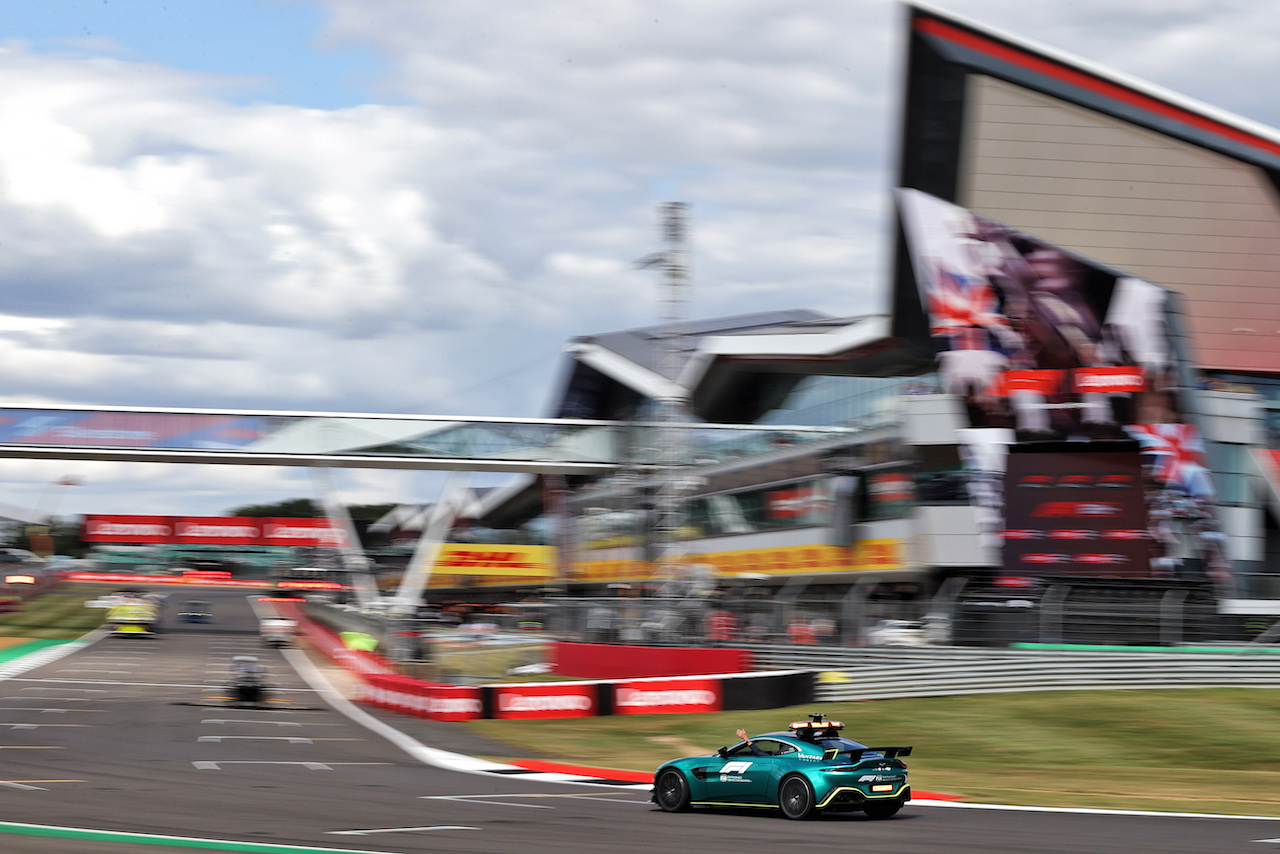 GP GRAN BRETAGNA, Aston Martin FIA Safety Car.
01.07.2022. Formula 1 World Championship, Rd 10, British Grand Prix, Silverstone, England, Practice Day.
- www.xpbimages.com, EMail: requests@xpbimages.com © Copyright: Moy / XPB Images