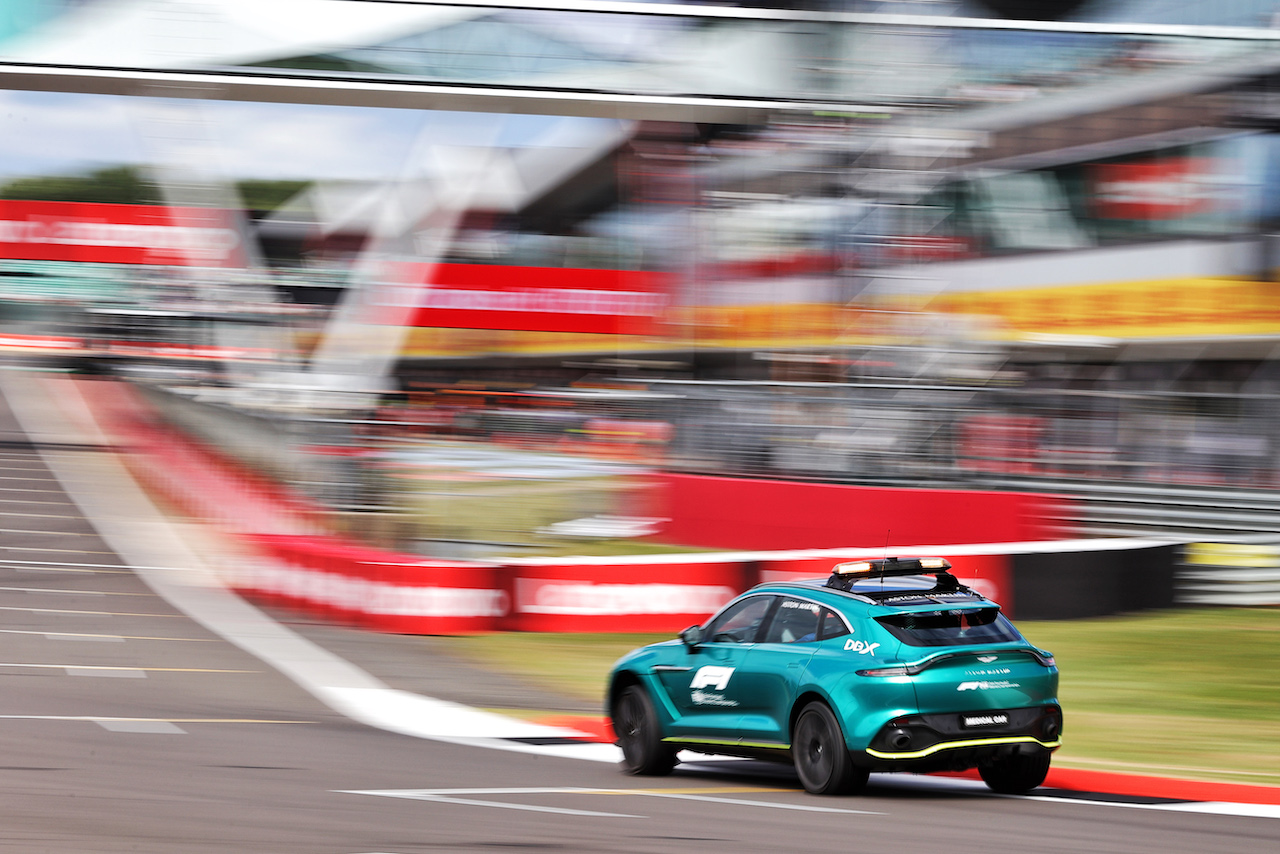 GP GRAN BRETAGNA, Aston Martin FIA Medical Car.
01.07.2022. Formula 1 World Championship, Rd 10, British Grand Prix, Silverstone, England, Practice Day.
- www.xpbimages.com, EMail: requests@xpbimages.com © Copyright: Moy / XPB Images