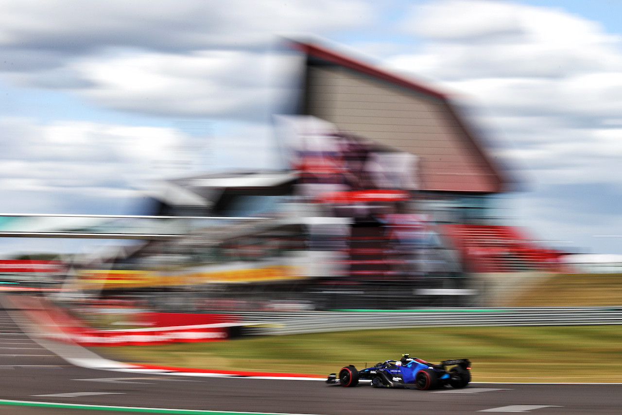 GP GRAN BRETAGNA, Nicholas Latifi (CDN) Williams Racing FW44.
01.07.2022. Formula 1 World Championship, Rd 10, British Grand Prix, Silverstone, England, Practice Day.
- www.xpbimages.com, EMail: requests@xpbimages.com © Copyright: Moy / XPB Images
