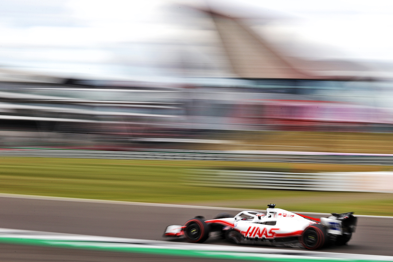 GP GRAN BRETAGNA, Kevin Magnussen (DEN) Haas VF-22.
01.07.2022. Formula 1 World Championship, Rd 10, British Grand Prix, Silverstone, England, Practice Day.
- www.xpbimages.com, EMail: requests@xpbimages.com © Copyright: Moy / XPB Images
