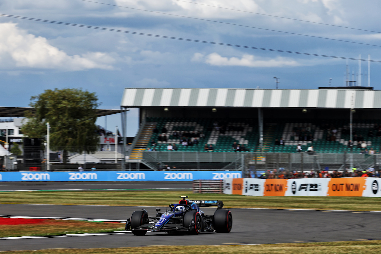 GP GRAN BRETAGNA, Nicholas Latifi (CDN) Williams Racing FW44..
01.07.2022. Formula 1 World Championship, Rd 10, British Grand Prix, Silverstone, England, Practice Day.
- www.xpbimages.com, EMail: requests@xpbimages.com © Copyright: Bearne / XPB Images