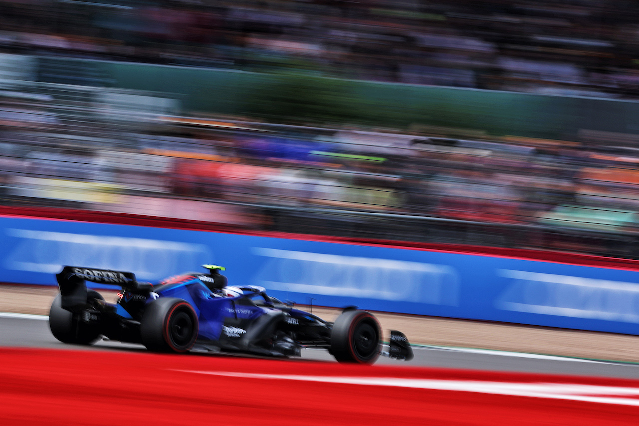 GP GRAN BRETAGNA, Nicholas Latifi (CDN) Williams Racing FW44.
01.07.2022. Formula 1 World Championship, Rd 10, British Grand Prix, Silverstone, England, Practice Day.
- www.xpbimages.com, EMail: requests@xpbimages.com © Copyright: Bearne / XPB Images