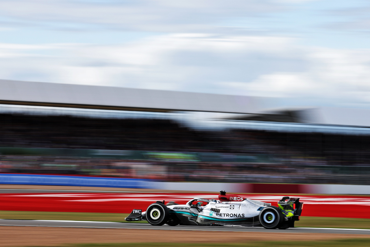 GP GRAN BRETAGNA, George Russell (GBR) Mercedes AMG F1 W13.
01.07.2022. Formula 1 World Championship, Rd 10, British Grand Prix, Silverstone, England, Practice Day.
- www.xpbimages.com, EMail: requests@xpbimages.com © Copyright: Bearne / XPB Images