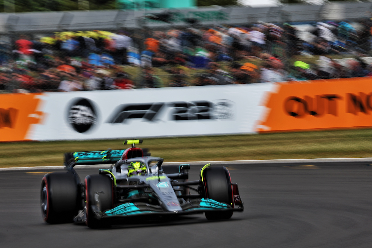 GP GRAN BRETAGNA, Lewis Hamilton (GBR) Mercedes AMG F1 W13.
01.07.2022. Formula 1 World Championship, Rd 10, British Grand Prix, Silverstone, England, Practice Day.
- www.xpbimages.com, EMail: requests@xpbimages.com © Copyright: Bearne / XPB Images