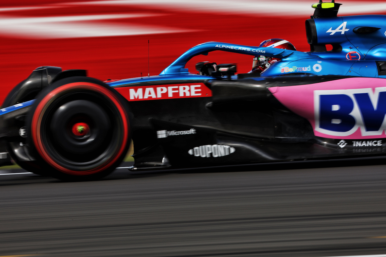 GP GRAN BRETAGNA, Esteban Ocon (FRA) Alpine F1 Team A522.
01.07.2022. Formula 1 World Championship, Rd 10, British Grand Prix, Silverstone, England, Practice Day.
- www.xpbimages.com, EMail: requests@xpbimages.com © Copyright: Bearne / XPB Images