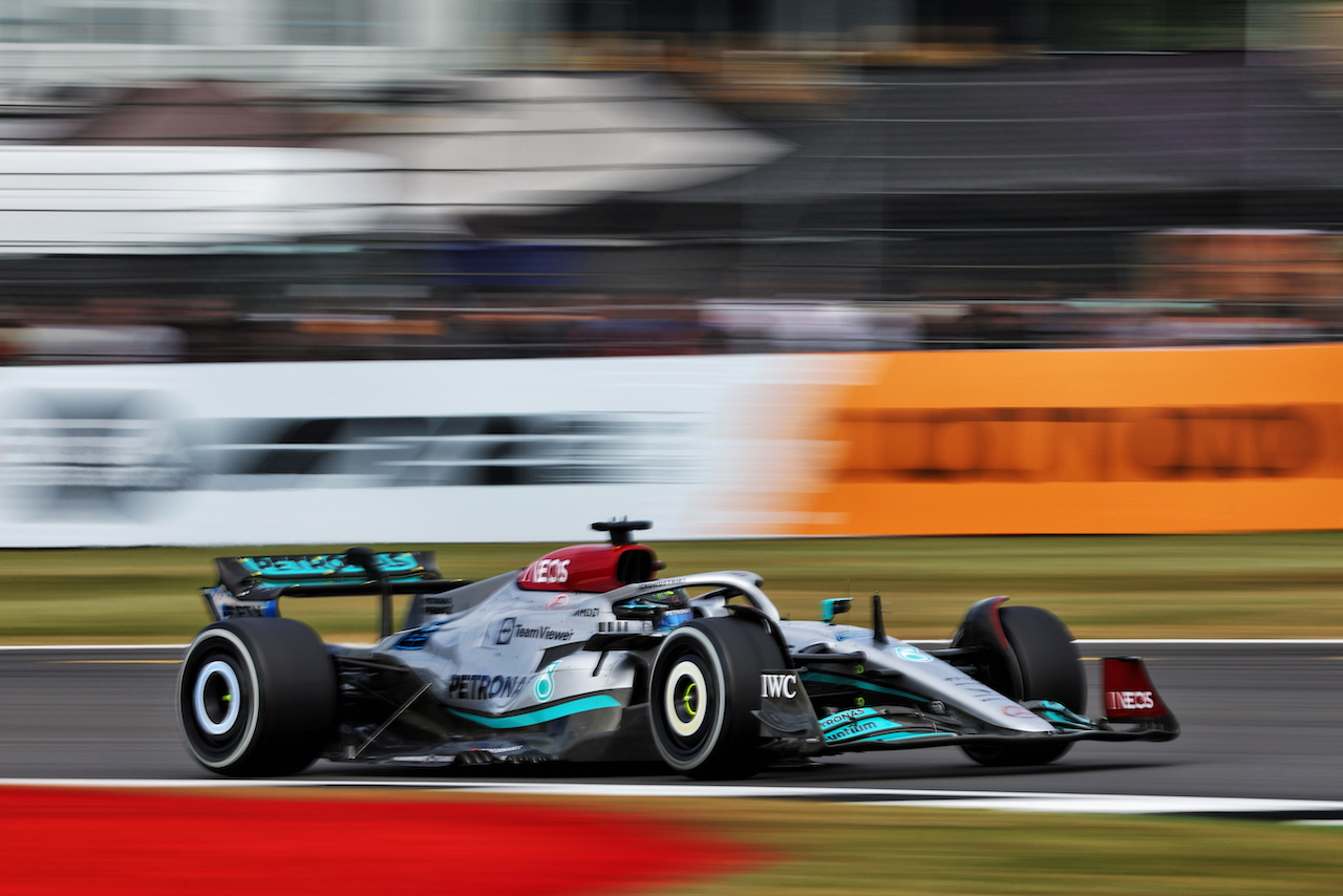 GP GRAN BRETAGNA, George Russell (GBR) Mercedes AMG F1 W13..
01.07.2022. Formula 1 World Championship, Rd 10, British Grand Prix, Silverstone, England, Practice Day.
- www.xpbimages.com, EMail: requests@xpbimages.com © Copyright: Bearne / XPB Images