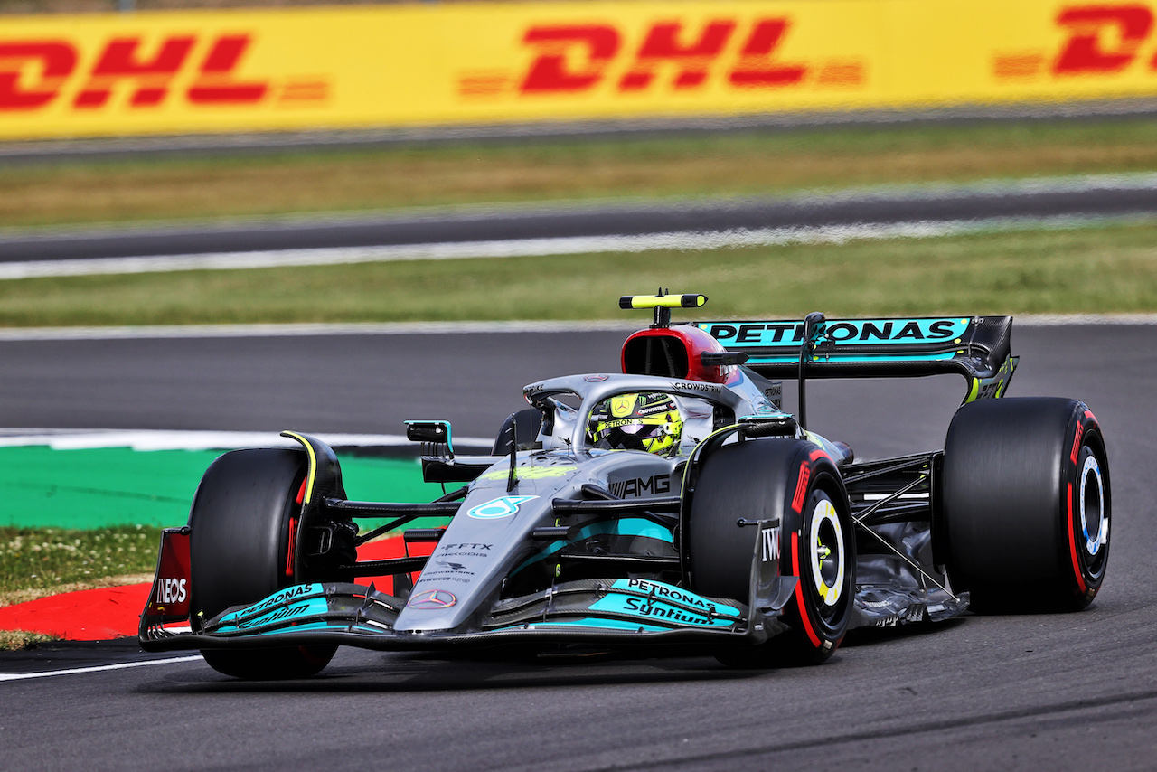 GP GRAN BRETAGNA, Lewis Hamilton (GBR) Mercedes AMG F1 W13.
01.07.2022. Formula 1 World Championship, Rd 10, British Grand Prix, Silverstone, England, Practice Day.
- www.xpbimages.com, EMail: requests@xpbimages.com © Copyright: Moy / XPB Images