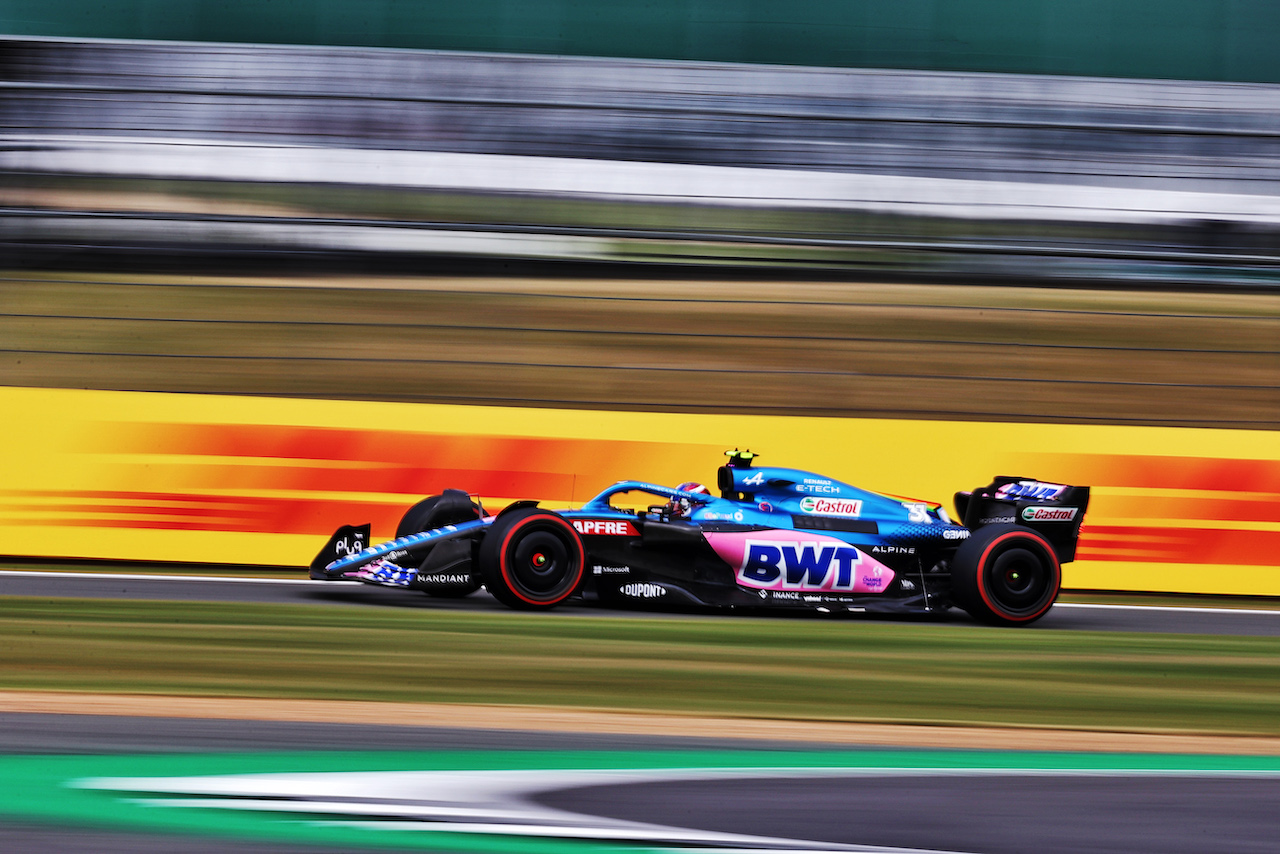 GP GRAN BRETAGNA, Esteban Ocon (FRA) Alpine F1 Team A522.
01.07.2022. Formula 1 World Championship, Rd 10, British Grand Prix, Silverstone, England, Practice Day.
- www.xpbimages.com, EMail: requests@xpbimages.com © Copyright: Moy / XPB Images