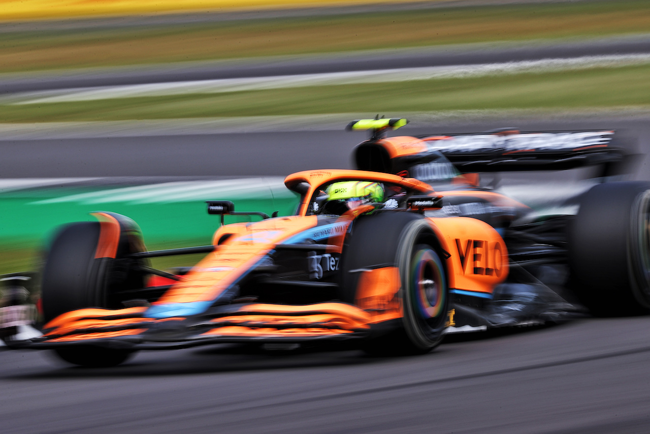 GP GRAN BRETAGNA, Lando Norris (GBR) McLaren MCL36.
01.07.2022. Formula 1 World Championship, Rd 10, British Grand Prix, Silverstone, England, Practice Day.
- www.xpbimages.com, EMail: requests@xpbimages.com © Copyright: Moy / XPB Images